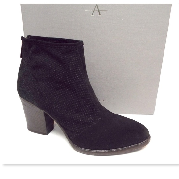 New AQUATALIA Black Suede Block Heel Bootie 10 - Picture 1 of 8